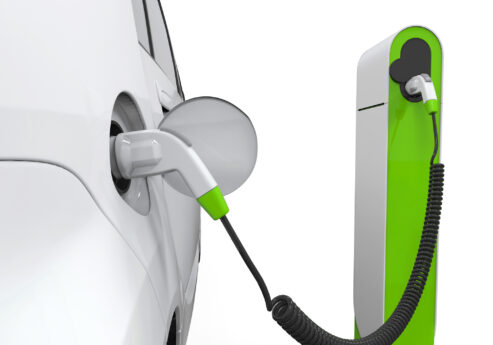 Borne de recharge pour véhicule électrique. Autonomie accrue. Voiture branchée.