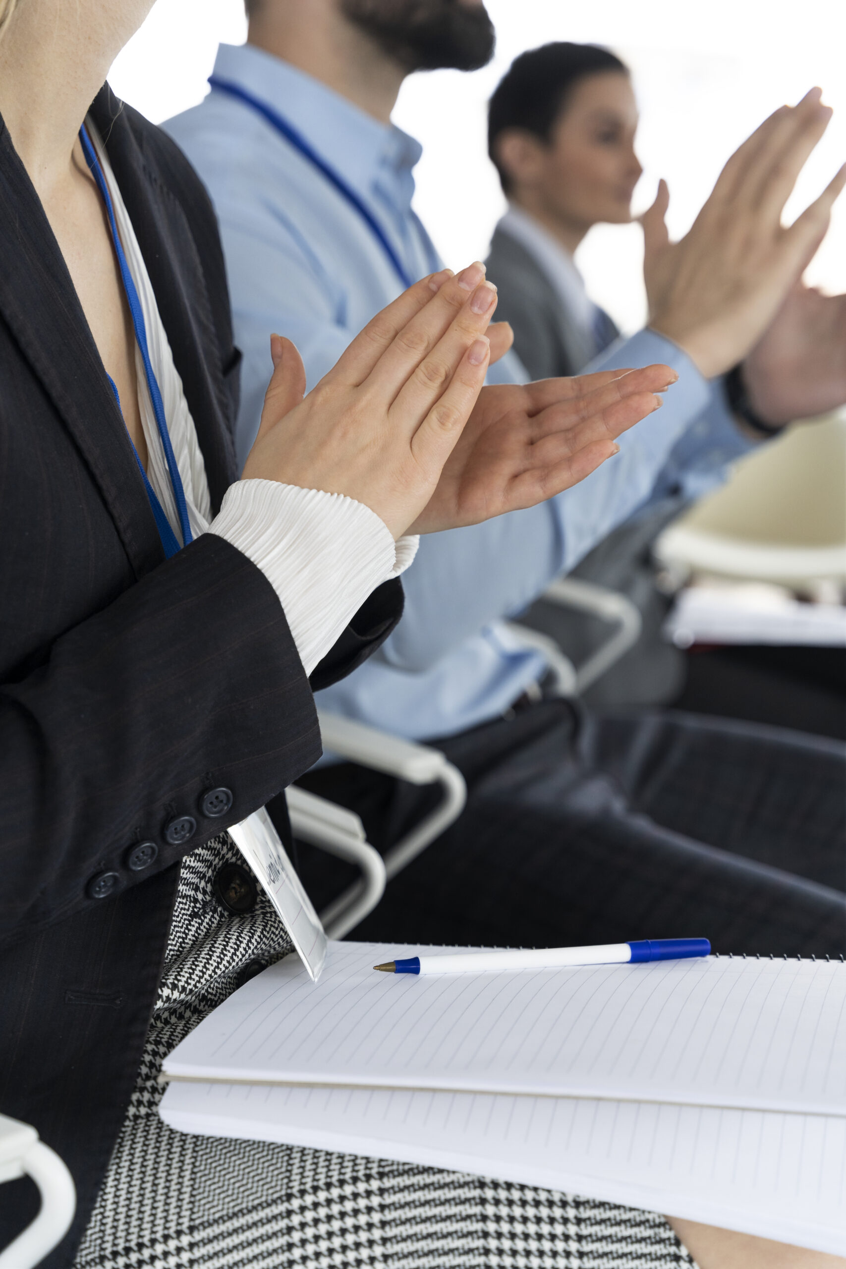 Collaborateurs participant à une formation de sensibilisation aux risques routiers en entreprise, organisée pour prévenir l’alcool au volant.